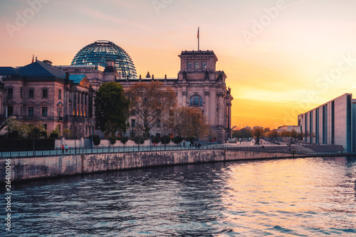 Photography Berliner Reichstag im Sonnenuntergang