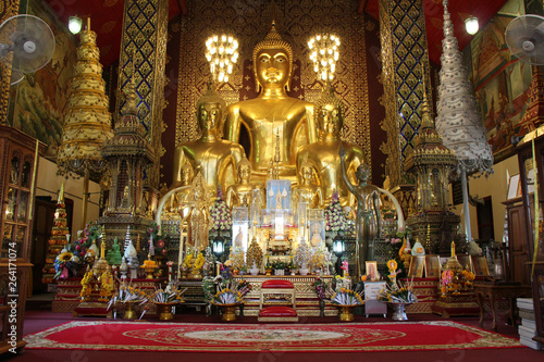 altar and statues of buddha in a buddhist temple (Wat Phra That Haripunchai) in Lamphun (Thailand) © frdric
