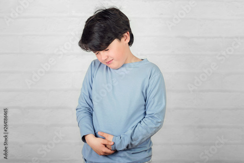 Cuadro en lienzo child with stomachache