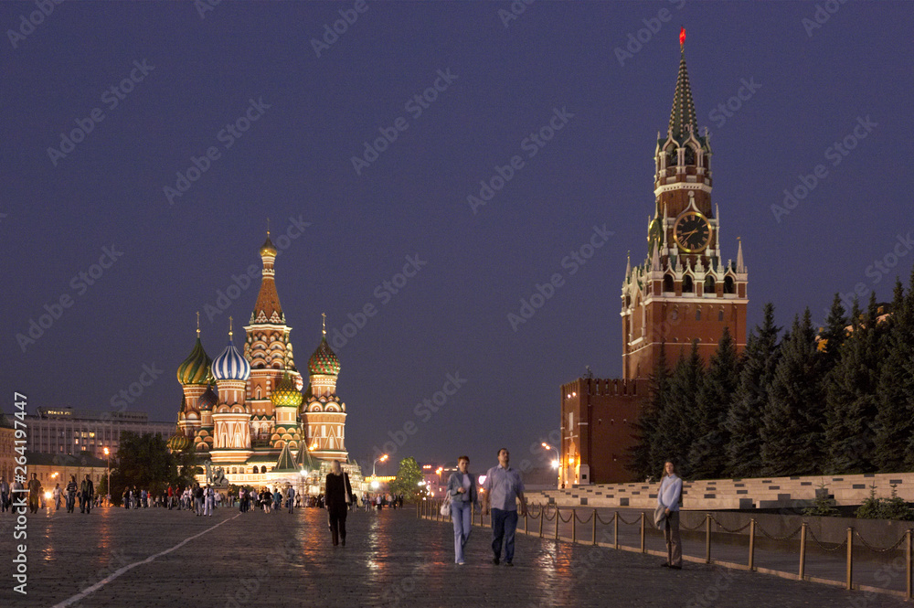 SUMMER EVENING IN RED SQUARE SHOWING KREMLIN WALL AND SAINT BASILS CATHEDRAL AT TWILIGHT MOSCOW RUSSIA