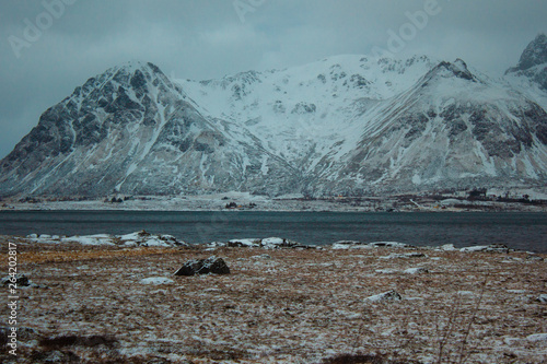 Îles Lofoten - Norvège - Lac gelé photo