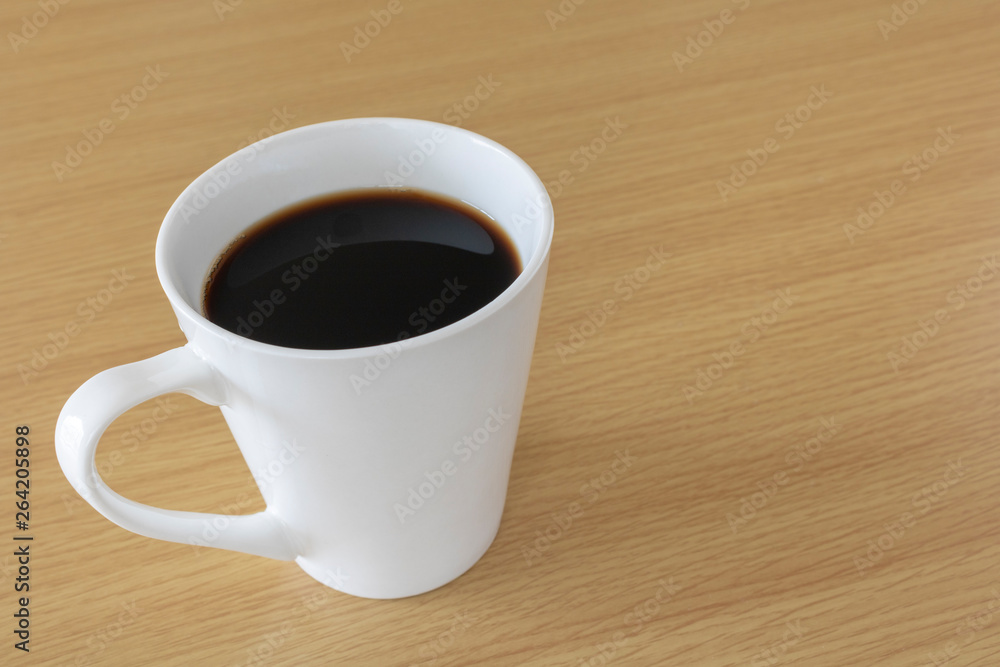 テーブルに置いたコーヒー テーブルに置いたコーヒー
