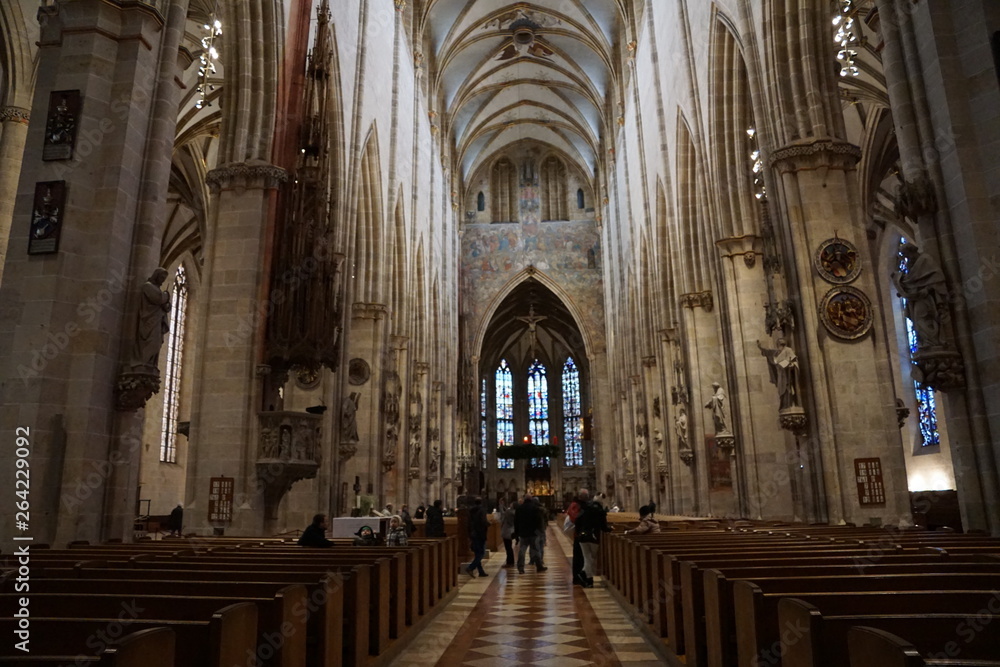 Fototapeta premium Ulmer Dom katholische kirche in ulm in deutschland am weihnachten 