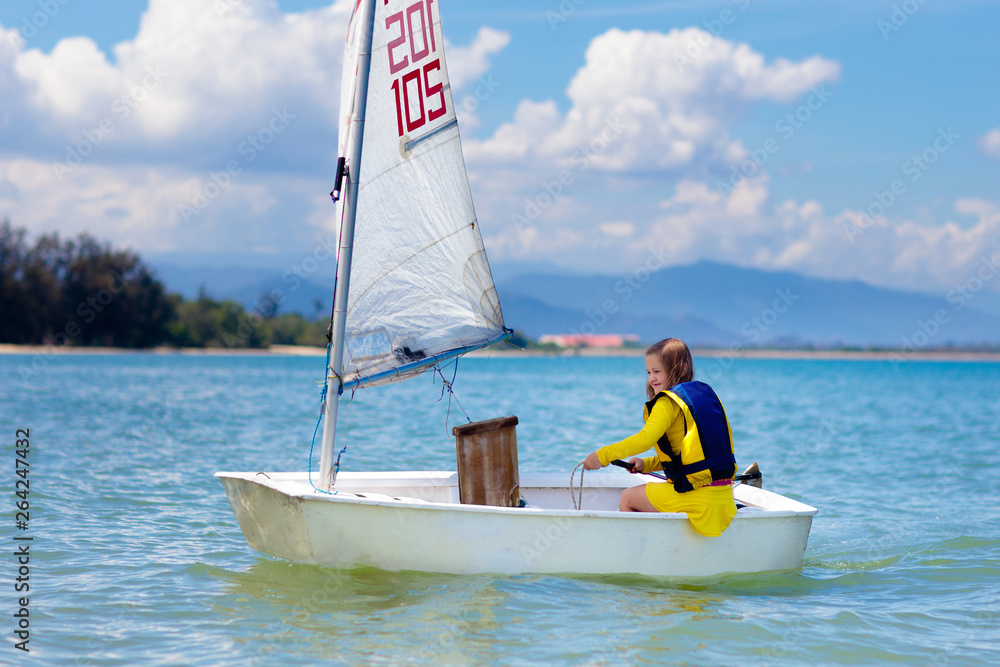 Naklejka premium Child sailing. Kid learning to sail on sea yacht.