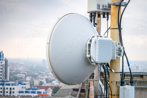 Tableau sur toile Outdoor mobile antenna is on the roof