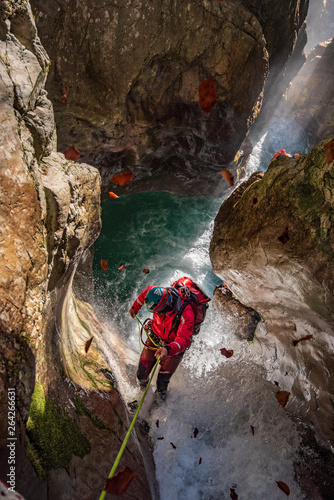 Εκτύπωση καμβά Canyoning in autumn