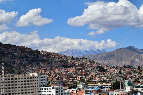 paisaje de la ciudad andina de La Paz Bolivia © Alvaro