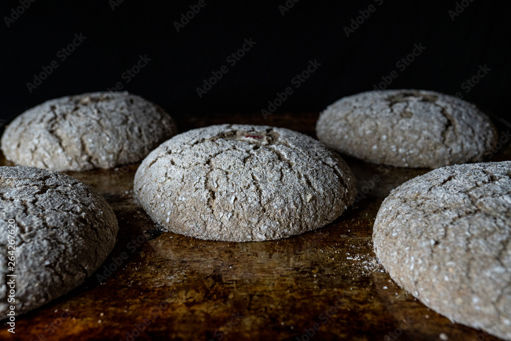 Walliser Roggenbrot mit Sauerteig voll Vegan Walliser Roggenbrot mit Sauerteig voll Vegan