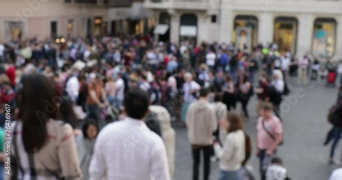 Wallpaper Mural Turisti che camminano in Piazza di Spagna a Roma Torontodigital.ca