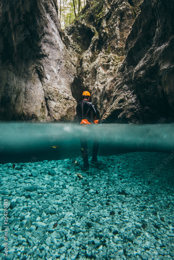 Εκτύπωση καμβά Canyoning spit shot