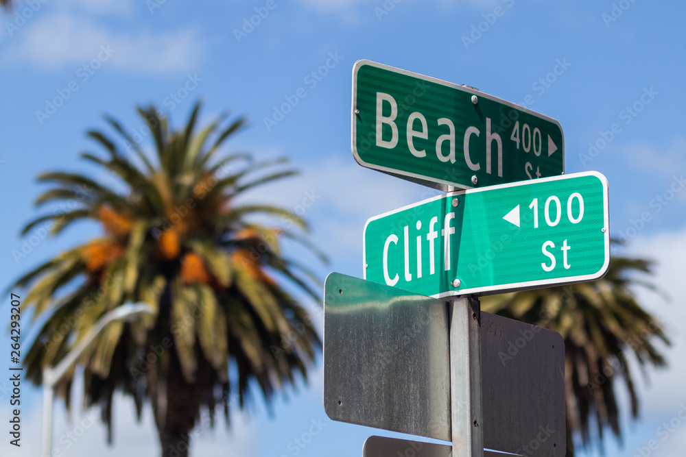 Fototapeta premium Corner of Beach & Cliff