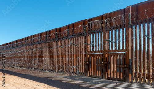 US Mexico Border Wall © Kurt