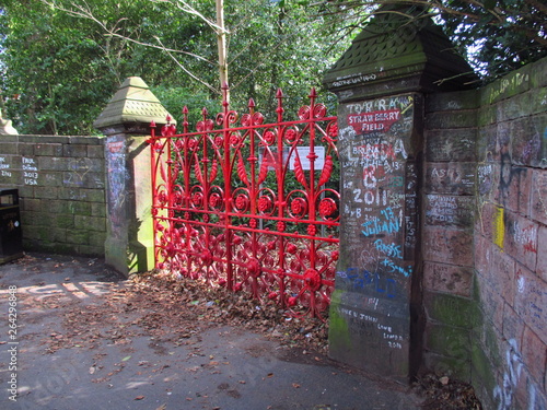 Fényképezés strawberry fields gates liverpool