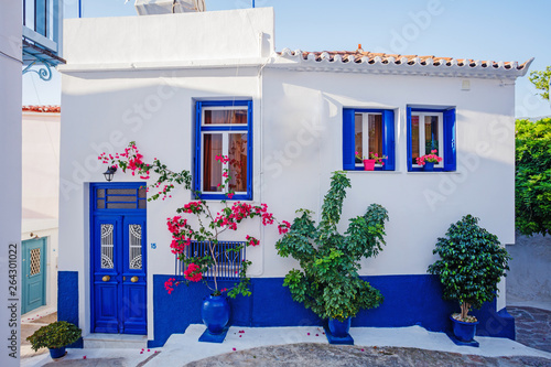 Fototapeta Naklejka Na Ścianę i Meble -  Beautiful house in old greece town, Crete island, Greece. Summer landscape