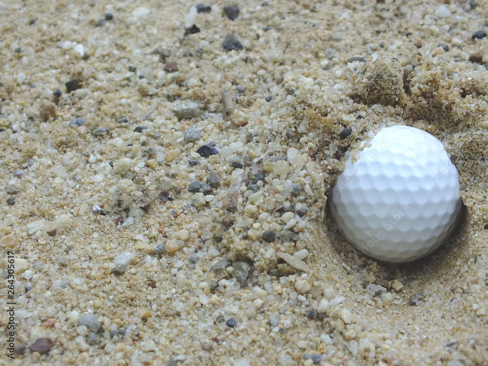 Golf dropped out of the green Fall on the sand or leave the field Golf dropped out of the green Fall on the sand or leave the field