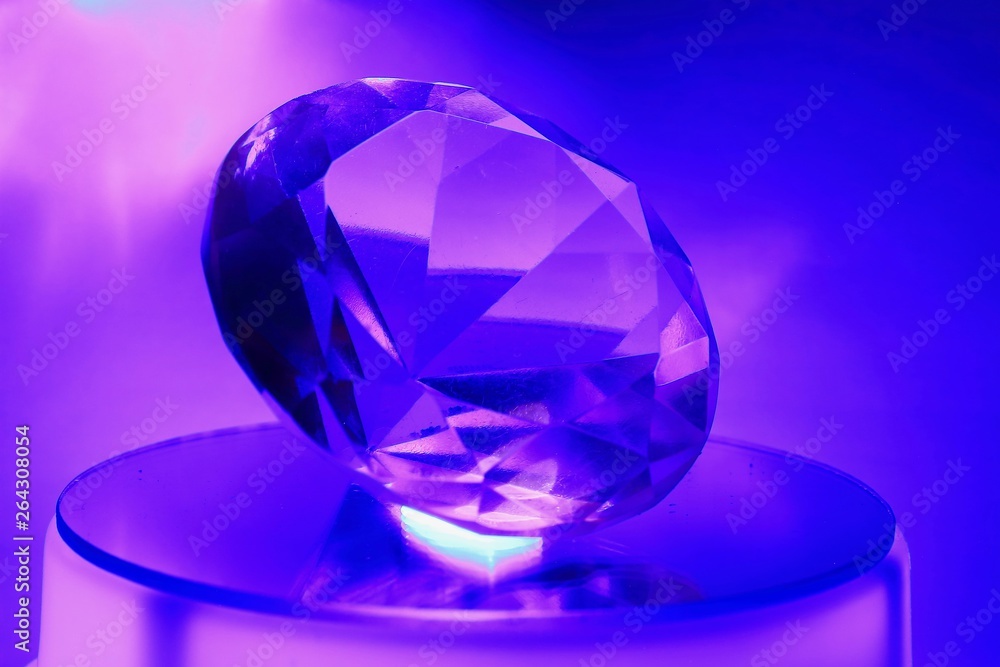 イミテーション 宝石 / 光の変化