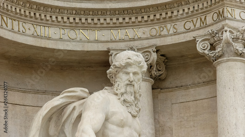 Photography close up of the statue of oceanus at trevi fountain in rome