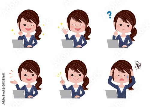 パソコンを操作するスーツの女性のイラストセット