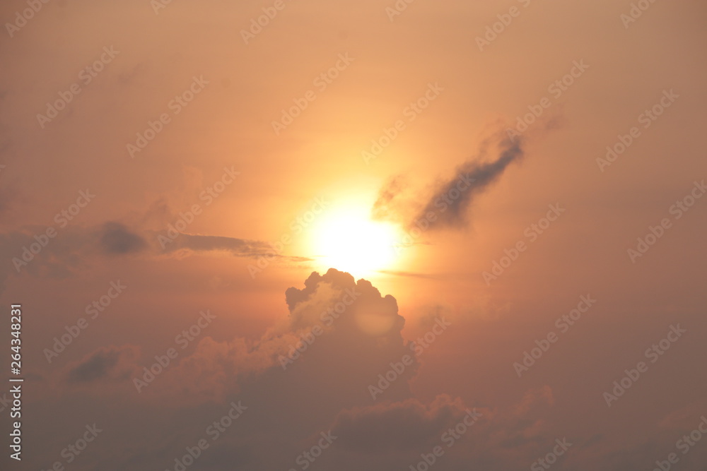 Obraz premium Beautiful Moment of the Sky when the Sun is Rising from the Horizon of the Ocean, Strolling by the beach, Summer Holidays