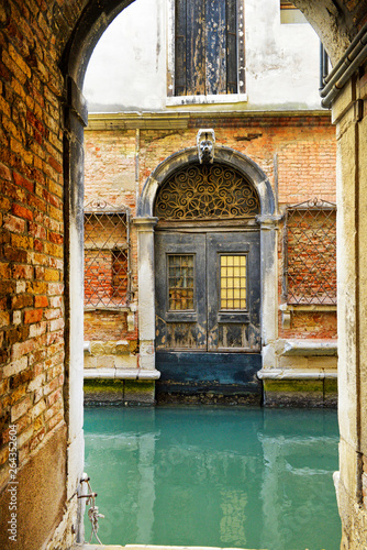 Venezia, casa affacciata sul canale