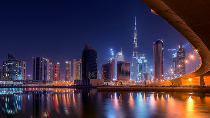 Crédence de cuisine Burj Khalifa Paysage urbain dominé par Burj Khalifa  © Stockbym