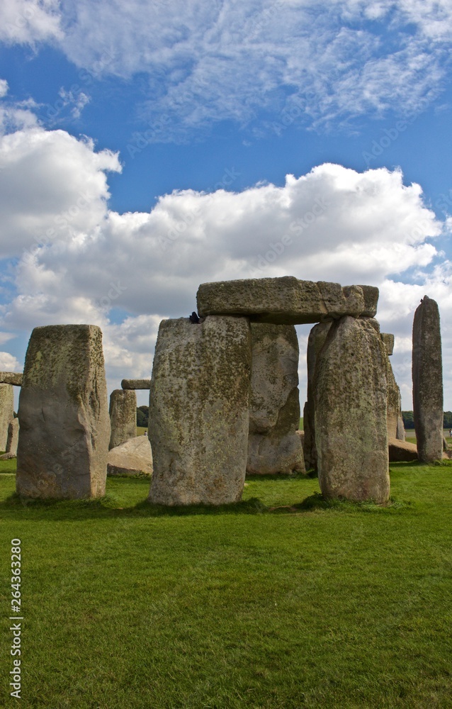 Fototapeta premium Rocks of Stonehenge On a Cloudy Summer Day