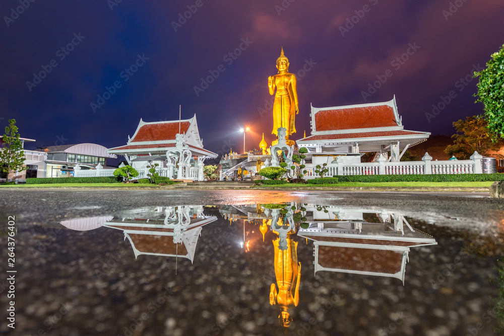Ταπετσαρία A golden buddha statue on the mountain top at Hat Yai municipality public park,