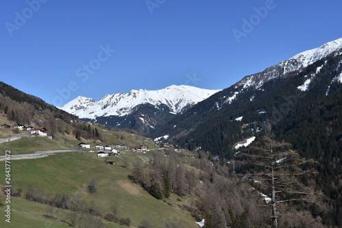 Navis, Dorf, Tirol, Navistal, Naviser Tal, Innsbruck Land, Österreich, Tal, Tuxer Alpen, Schnee, Frühling, Winter, Zeit, Jahreszeit, Schneeschmelze, Innsbruck, Brenner, Matrei am Brenner, Matrei, Wipp photo