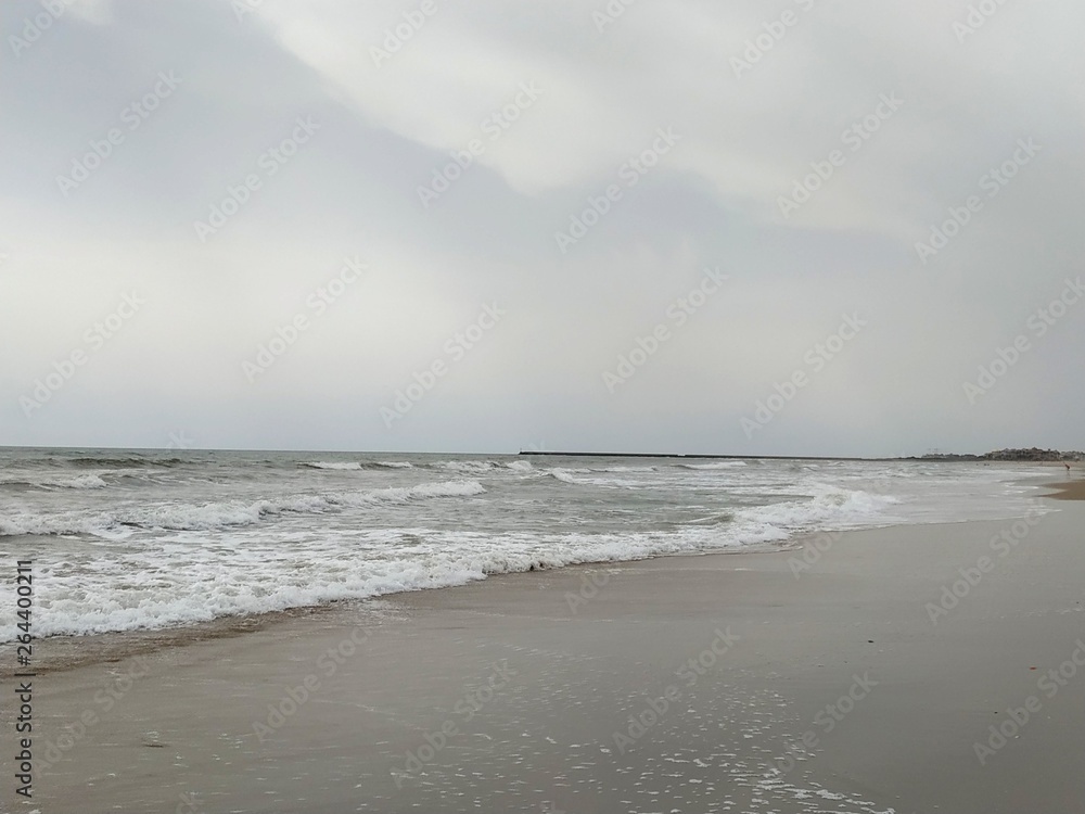 Playa, arena, espuma del mar, en Isla Cristina provincia de Huelva España. Océano Atlántico