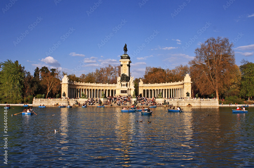 Monument and pond in the park of El Retiro, Madrid, Spain