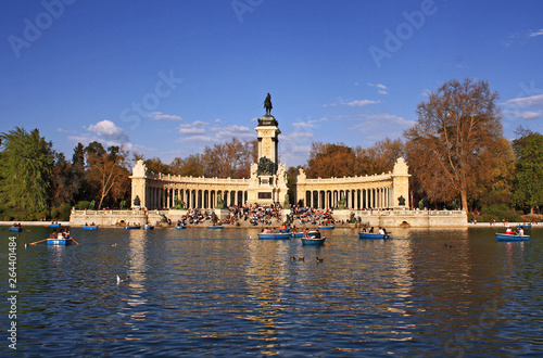 Monument and pond in the park of El Retiro, Madrid, Spain