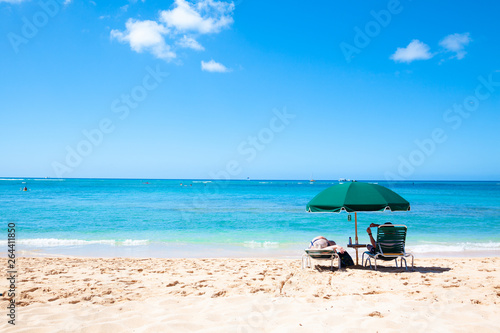 〈ハワイ〉ワイキキビーチの風景