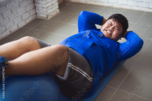 Fat men are exercising Sit Up