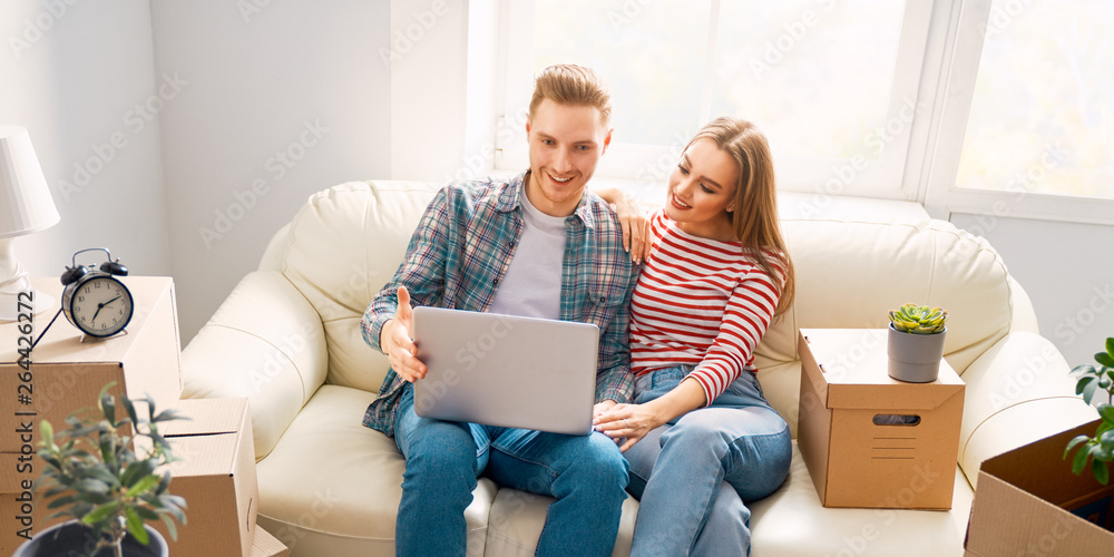 couple moving to new apartment couple moving to new apartment