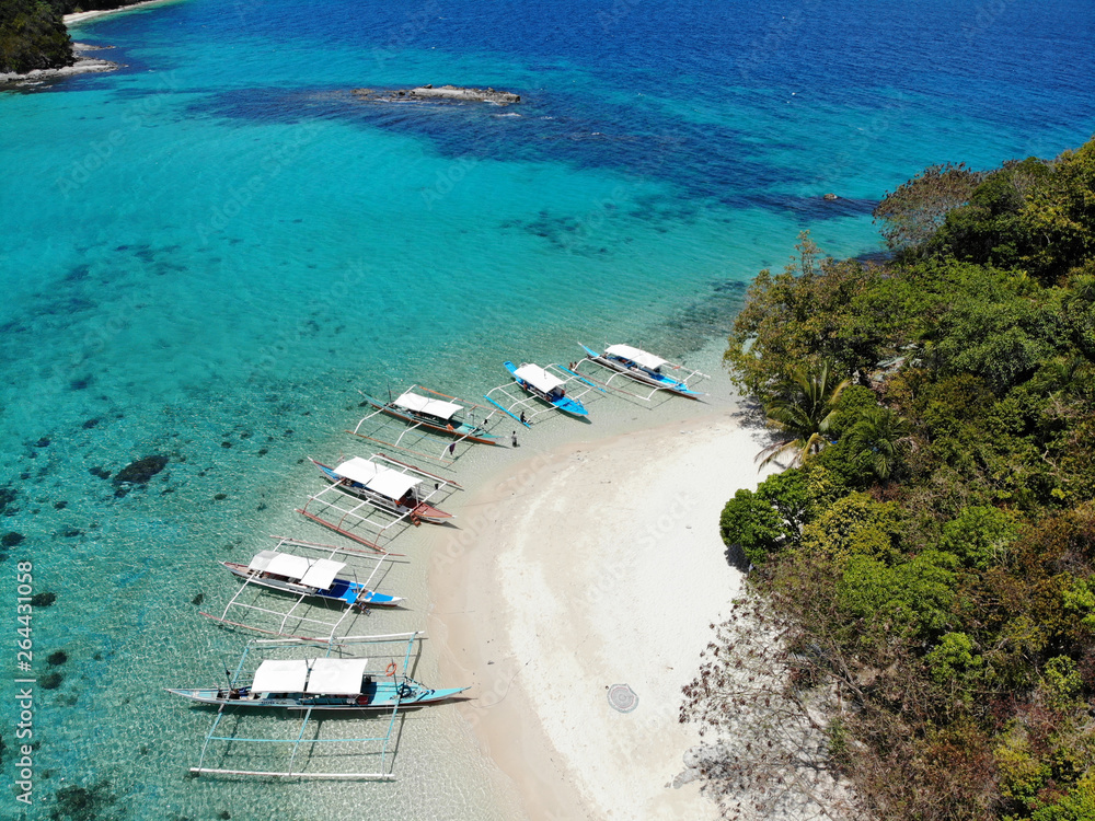 Vue Aerienne D Une Plage Sur Une Ile Paradisiaque Naturelle Au Sable Blanc Et A L Eau Bleu Turquoise Stock Photo Adobe Stock Vue Aerienne D Une Plage Sur Une Ile Paradisiaque Naturelle Au Sable Blanc Et A L Eau Bleu Turquoise Stock Photo Adobe Stock