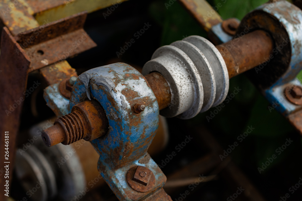 Rusty pulley shaft Rusty pulley shaft
