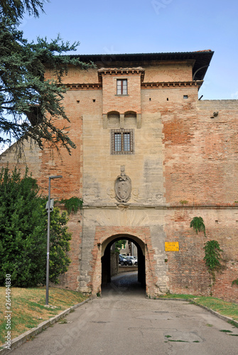 Fototapeta Naklejka Na Ścianę i Meble -  Italy, Land of the sun  medieval Fiorentina door. 