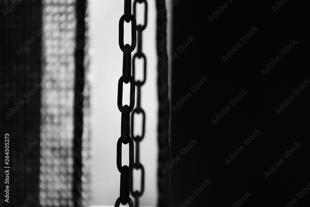 imagem em preto e branco de uma corrente pequena imagem em preto e branco de uma corrente pequena