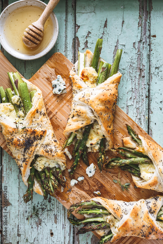Feuilleté Asperges, Bleu d’Auvergne et Miel Feuilleté Asperges, Bleu d’Auvergne et Miel