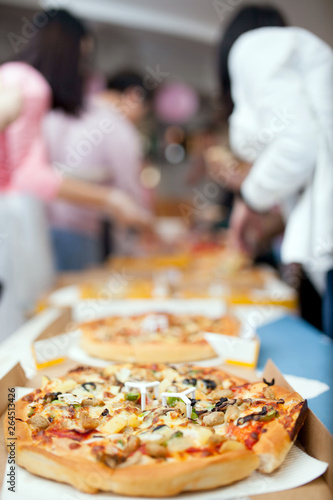 chef preparing pizza