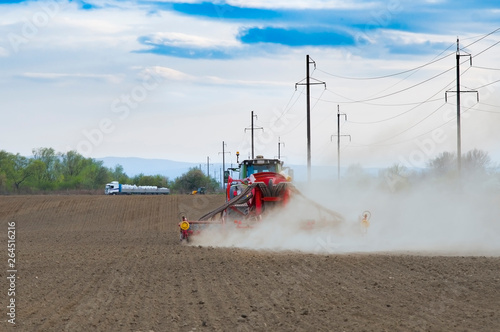 farmer seeding © Perytskyy