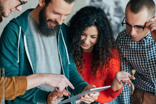 Valokuvatapetti Great job