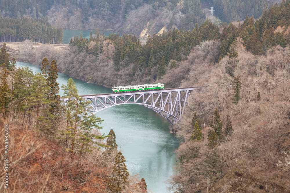 Foto de Tadami railway line and Tadami River in spring season at