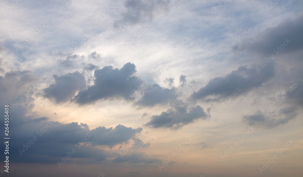 Obraz premium Dark Clouds on sky at the evening.