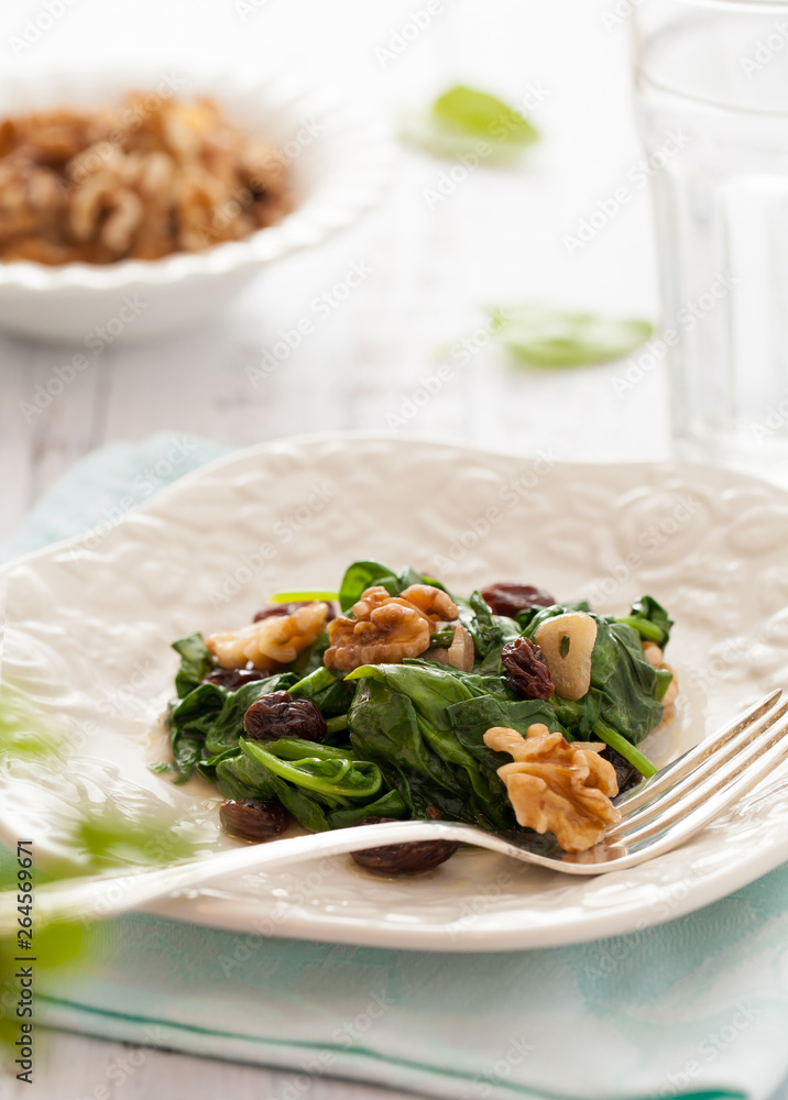 Espinacas con nueces y pasas Espinacas con nueces y pasas