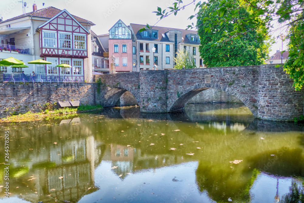 Brücke und Wassergraben in Essen Kettwig Brücke und Wassergraben in Essen Kettwig
