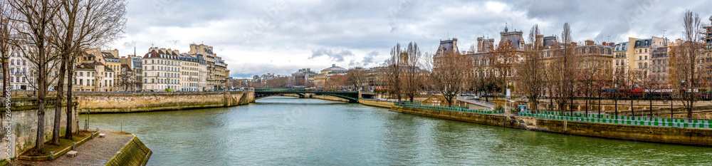 Panoramic view of buildings of the Paris island of the city in winter 