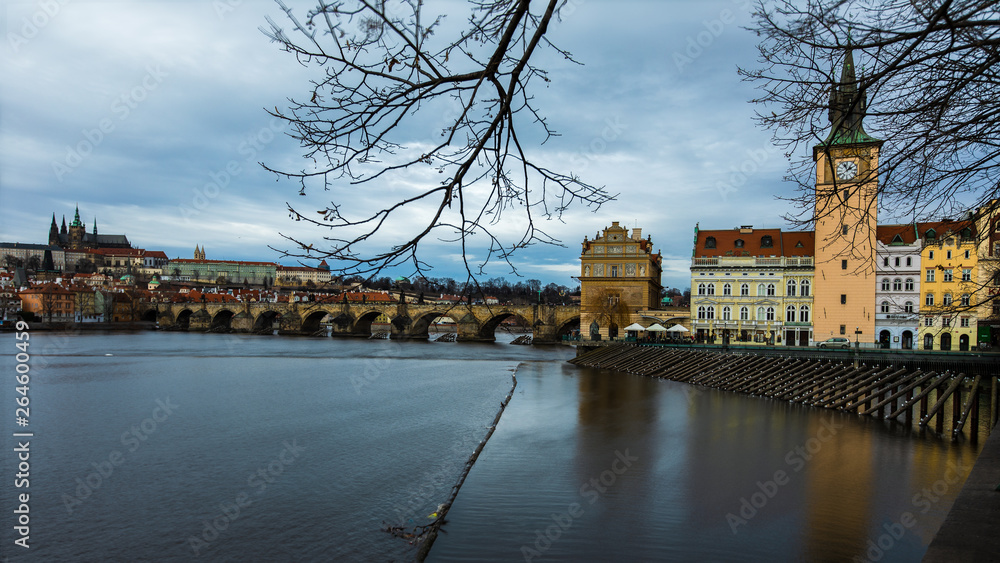 Obraz premium View of the famous Charles Bridge in Prague with inter sky and caster in the background