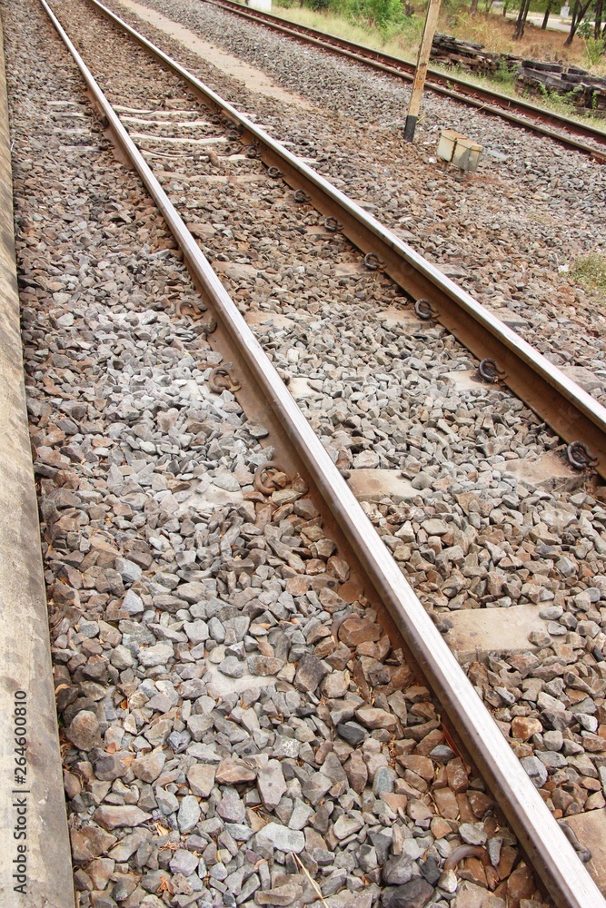 Obraz premium Old railroad tracks vintage style for trains