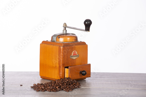 Kaffeemühle, Kaffee, Cappuccino, Kaffeebohnen, Mühle, altertümlich, alt, Retro, Küche, Aroma, altmodisch